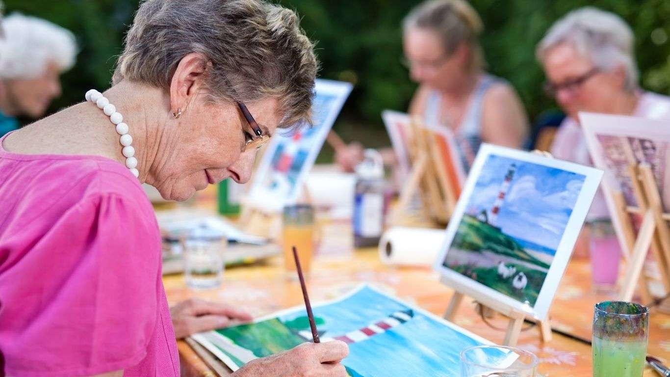 Benefits of art therapy for seniors